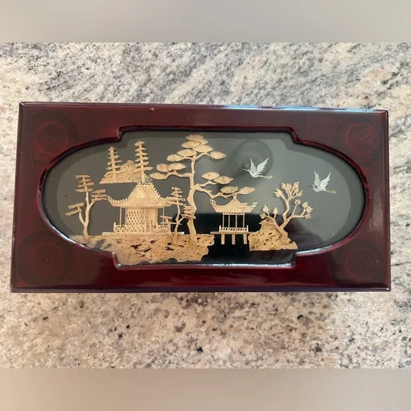 Wooden musical jewelry box - Picture 1 of 8